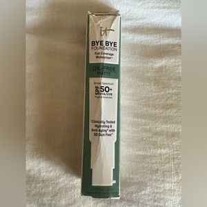 IT Cosmetics
Bye Bye Foundation Oil-Free Matte Full Coverage Moisturizer SPF 50+